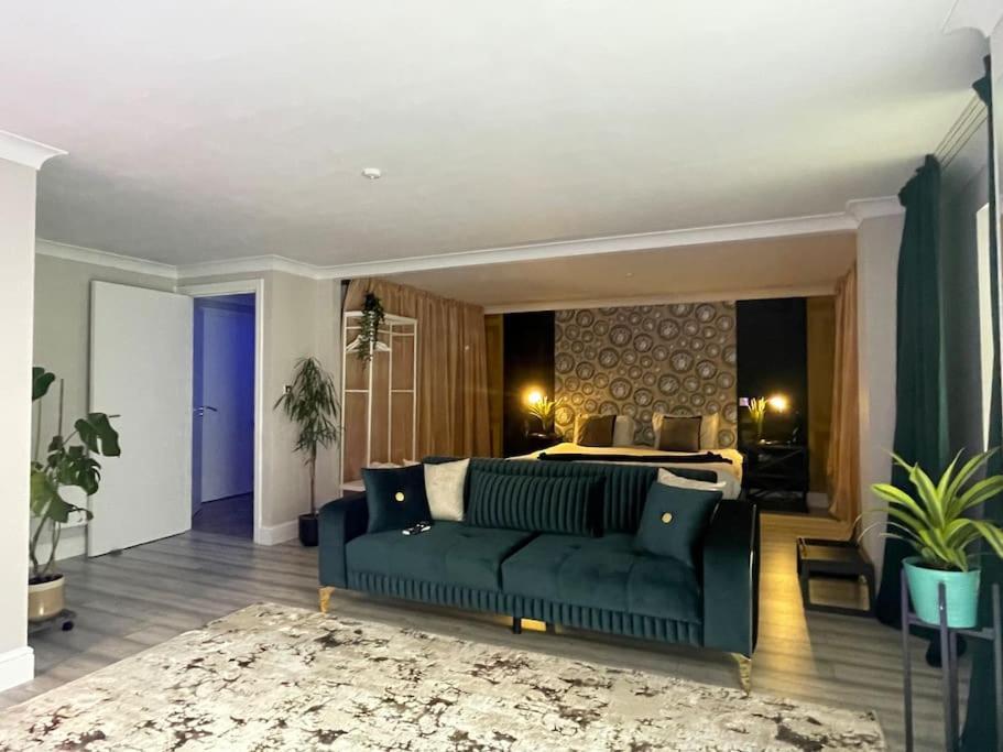 The Exclusive Jacuzzi Apartment Birmingham Buitenkant foto